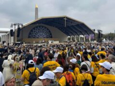 El papa León XIV celebró una misa ante 700.000 personas en París y llamó a “saciar la sed del corazón” en Cristo