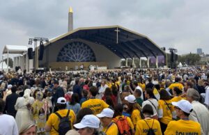 El papa León XIV celebró una misa ante 700.000 personas en París y llamó a “saciar la sed del corazón” en Cristo