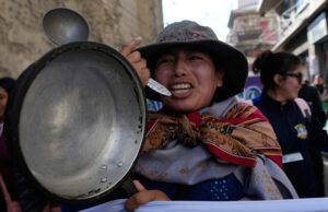 Bolivia aprueba un acuerdo con el FMI por 1.900 millones de dólares y elimina los subsidios al diésel.