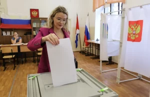 Rusia inicia 3 días de votación en elección parlamentaria que afianzará el poder del Kremlin