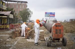 Gobernadora supervisa avance de construcción de la vía expresa de Trujillo
