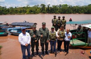 Gorehco entrega embarcaciones a la Marina para combatir la minería ilegal en Puerto Inca