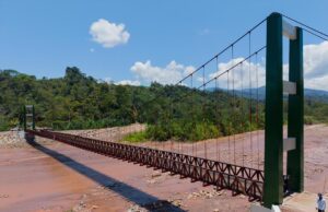 Gobernador inaugura nuevo Puente Topa de 120 metros en el distrito de Daniel Alomía Robles