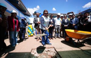 Shiracmaca: Gore puso primera piedra a la modernización del colegio Néstor Gastañadui Sánchez